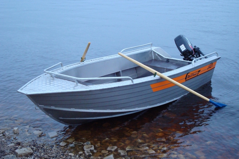 Лодка моторная Вельбот-42 